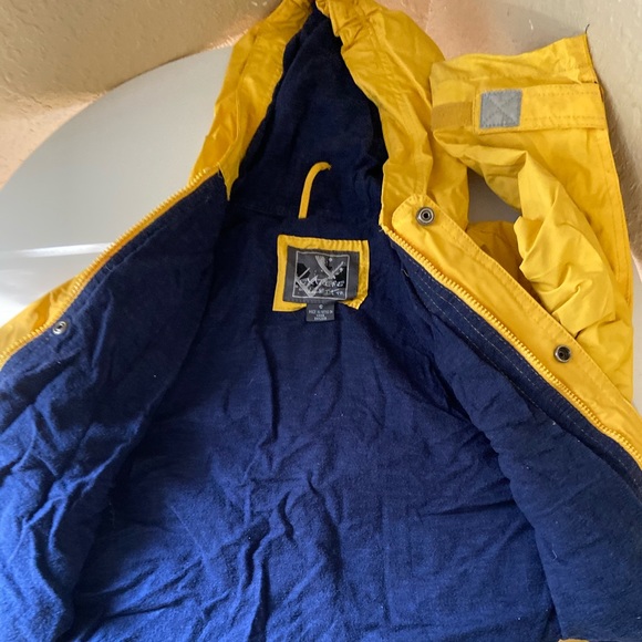 Yellow rain coat - Picture 3 of 3